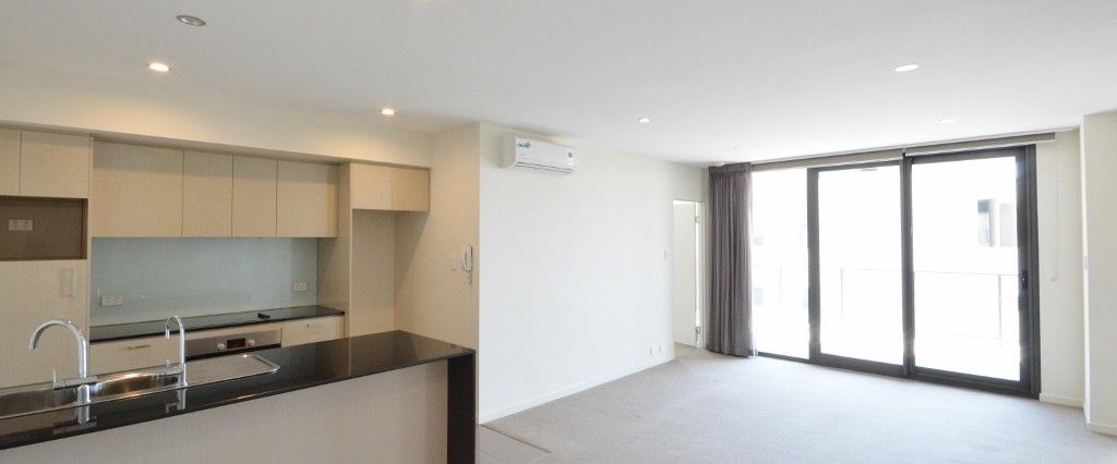 LUXURY APARTMENT IN A GREAT LOCATION! - Photo 1