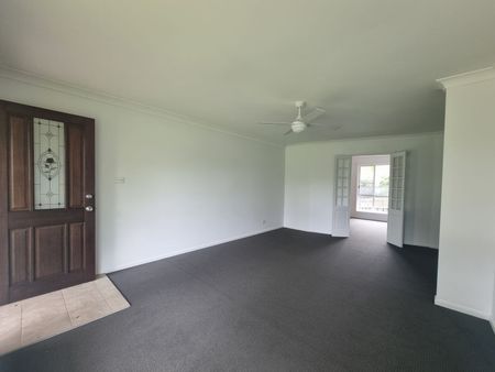Three bedroom Family Home - Photo 3