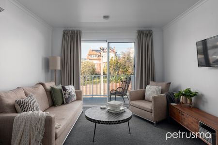 Fully furnished, Premier Battery Point Appartment - Photo 3