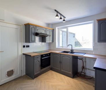 3 bedroom semi-detached house to rent - Photo 4