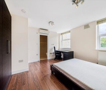 3 bedroom flat to rent - Photo 4