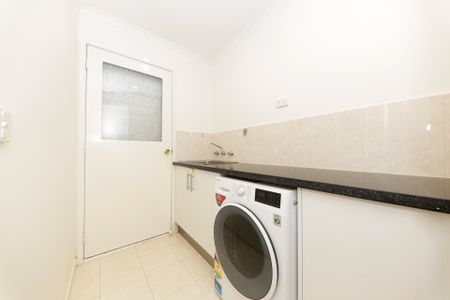 8 Naughton Grove, Blackburn - Photo 3