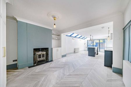 3 bedroom detached house to rent - Photo 2