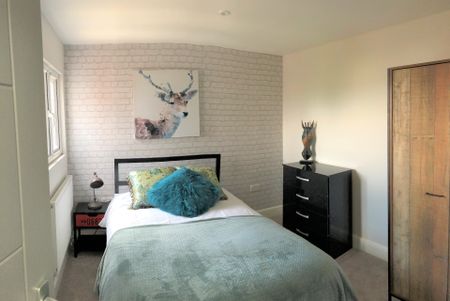 Chichester Road Room 6 - Photo 4