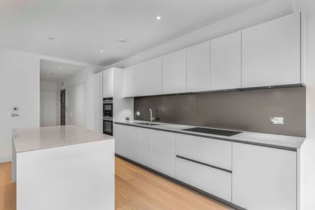 Immaculate three bedroom riverside apartment with balconies and underground parking - Photo 5