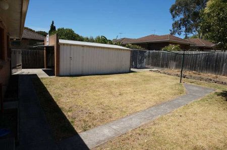 Spacious Family Home - Photo 5