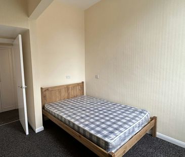 Flat to rent on - Photo 2