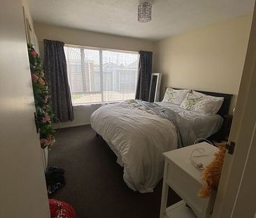 2BR Unit in Islington - Photo 2