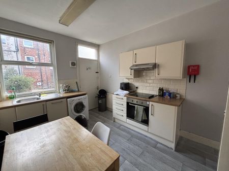 42 Queens Road, Leeds, LS6 1HU - Photo 5