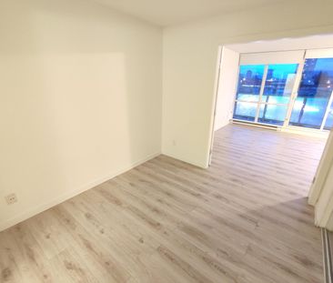 Park Place 1 Bedroom with Large Balcony - Photo 6