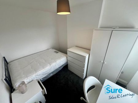 4 bedroom semi-detached house to rent - Photo 4