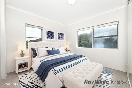 Modern Sun Filled Top Floor Apartment - Photo 3