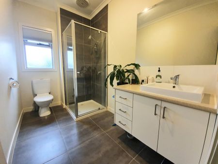 2/8 Chaleyer Street, Reservoir - Photo 3