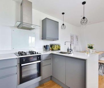 High Street, Iver, SL0 - Photo 3