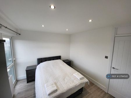 1 bedroom in a house share to rent - Photo 5