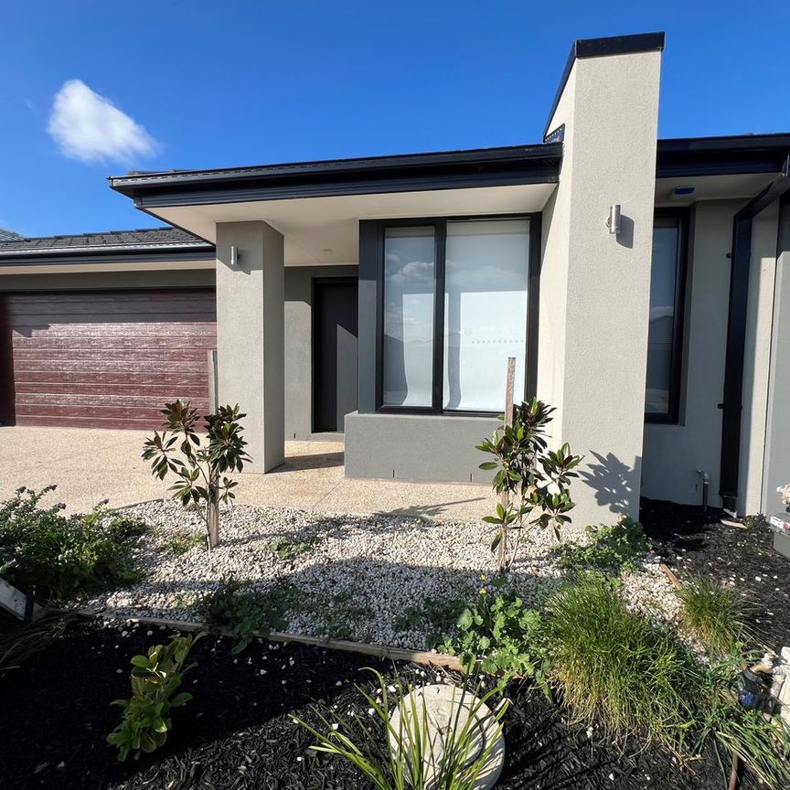 15 Basin Street, Fraser Rise, VIC 3336 - Photo 1