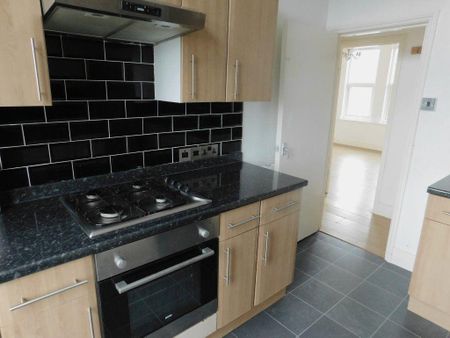 2 bedroom flat to rent - Photo 4