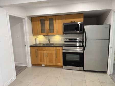 For Lease - 23 Argonne Crescent, Toronto, Ontario - Photo 3