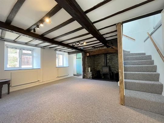 3 bedroom semi-detached house to rent - Photo 1