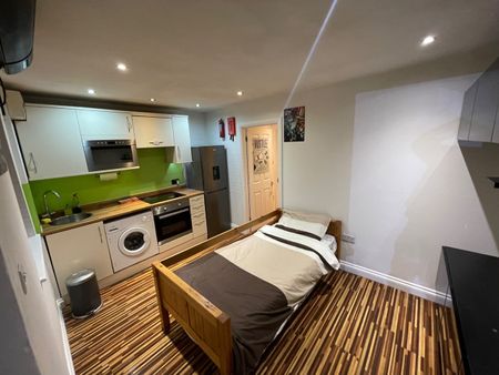 Studio Flat, Clarendon Road, CR0 - Photo 2