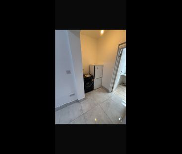 Studio Flat, Frinton Mews, IG2 - Photo 1