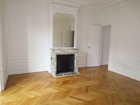 Tout savoir sur cet appartement dans le quartier Saint Philippe du Roule, à Paris 8ème - Photo 2