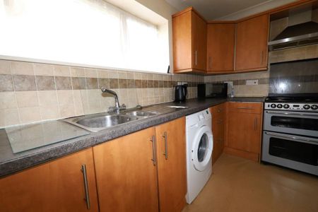 2 bedroom flat to rent - Photo 4