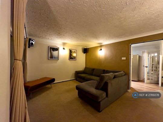3 bedroom maisonette to rent - Photo 1