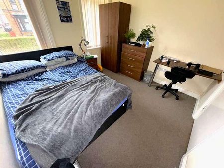 Cardigan Road, Hyde Park, Leeds, LS6 - Photo 2