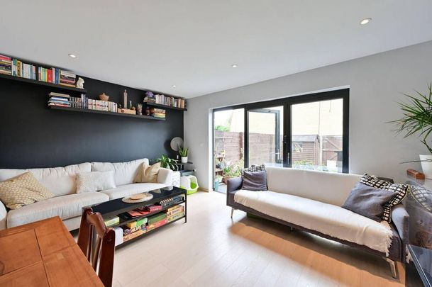 3 bedroom terraced house to rent - Photo 1