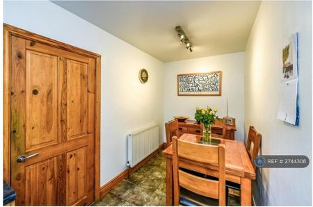 3 bedroom terraced house to rent - Photo 4