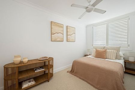 Spacious Light Filled Apartment in the heart of Newport - Photo 3