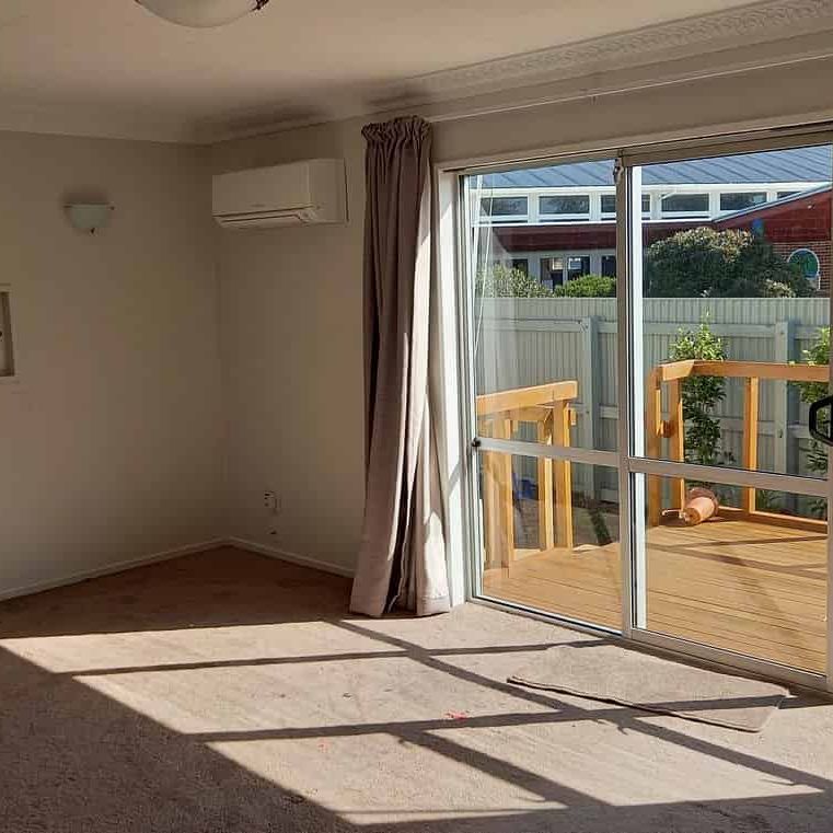 Convenient 3BR Mosgiel Flat - Photo 1