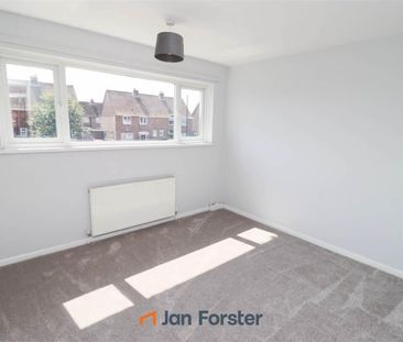 2 Bedroom House - Terraced - Photo 4