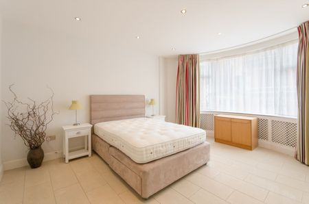 2 Bedroom Apartment, Hallam Court, Hallam Street, W1W - Photo 5