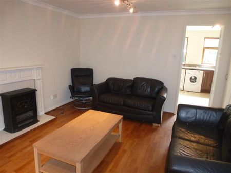 Eltham Rise, Leeds - Photo 2