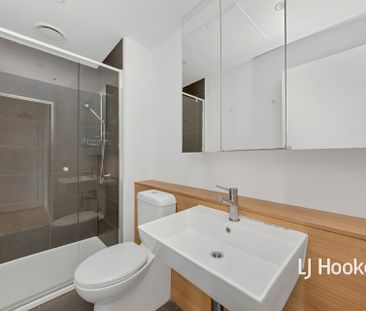 Large 2-Bedroom Apartment with Fantastic View for Rent! - Photo 2
