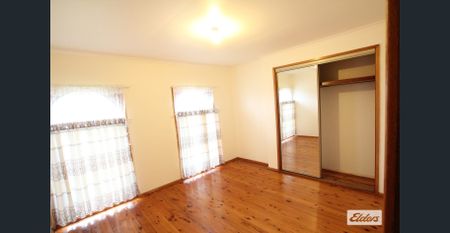 LOCATION !!! LOCATION !!! 3 BEDROOMS FRONT HOUSE IN QUIET STREET & INCLUDED BILL ( Electric , Water & Internet) + 1 WEEK RENT FREE - Photo 4