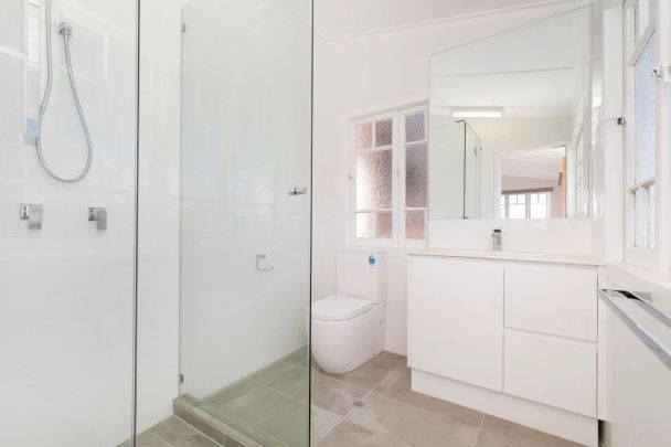 West End Cottage in Unbeatable Location! - Photo 1