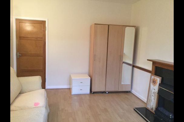 Room in a Shared Flat, Edgeworth House, NW8 - Photo 1