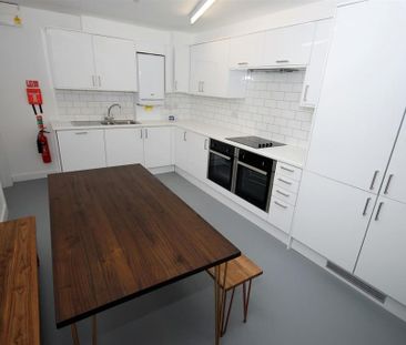 6 bedroom flat to rent - Photo 5