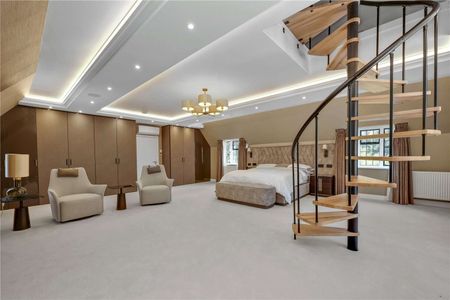 Available for Short or Long Term Lets. This distinguished family home has been extensively refurbished and is set within the prestigious St George's Hill Private Estate. - Photo 3