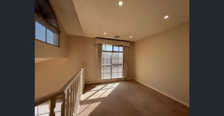 TOWNHOUSE LIVING AT ITS BEST - Photo 4