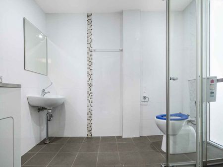 GROUND FLOOR STUDIO APARTMENT WITH A SUNDRENCHED COURTYARD - Photo 5