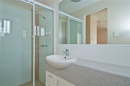 Affordable Studio Apartment in Loganlea suitable for one person. - Photo 5