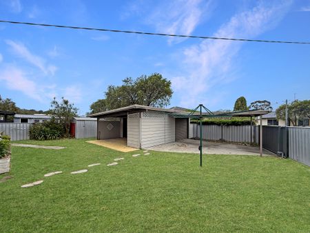 Stylish Family Living on a Spacious Corner Block - Quiet Cul-de-Sac Location - Photo 4