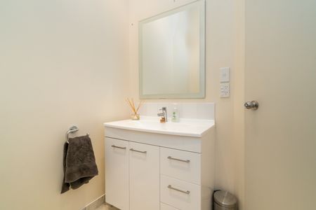 Inner City 1 bedroom studio apartment - Photo 3