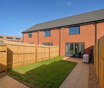 Edwards Grove, Bordon, Hampshire, GU35 - Photo 1