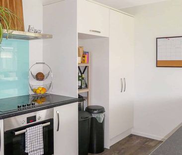 HALSWELL - THREE BEDROOMS, TWO BATHROOMS, HEAT PUMP, DOUBLE GARAGE - Photo 4