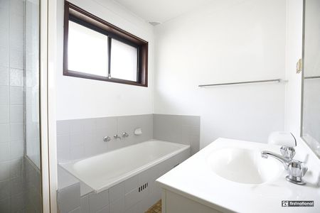2 Story, 2 bedroom townhouse - Photo 3